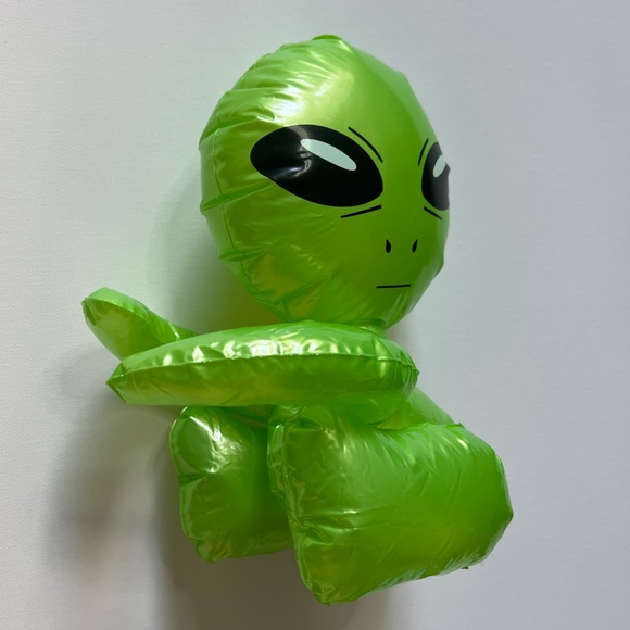 Inflatable Alien Childrens Toy - Picture 2 of 3